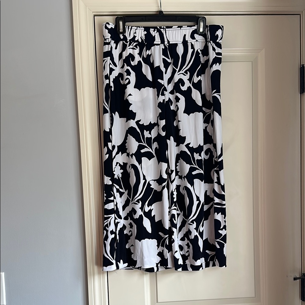 Floral Navy and White Women's Cropped Pants